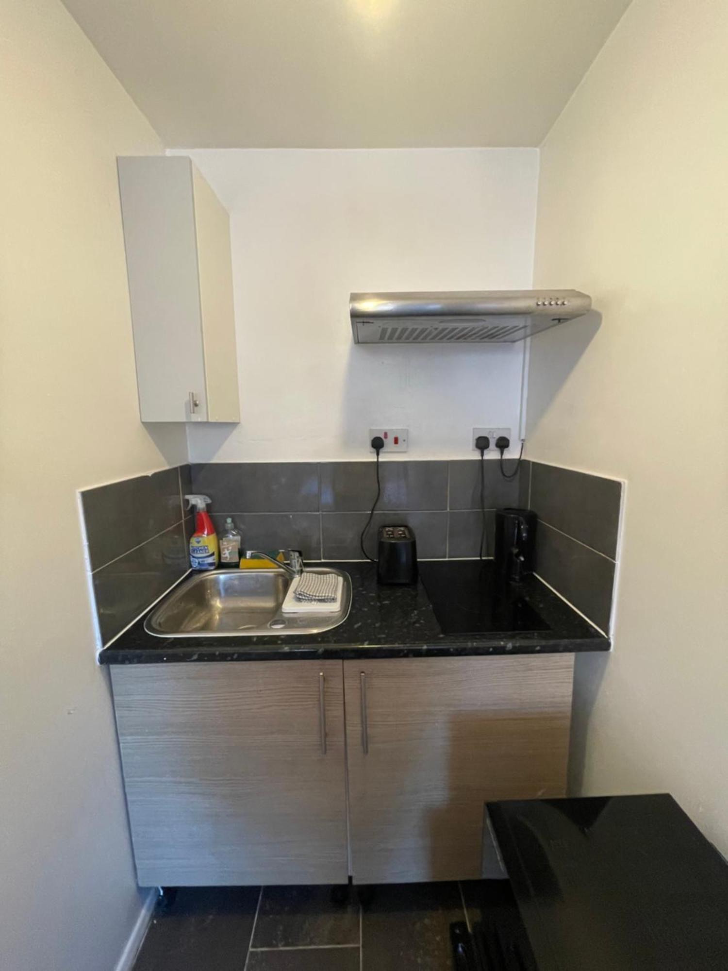 Fantastic Studio, Private Bathroom And Mini Kitchen. Thamesmead  Extérieur photo